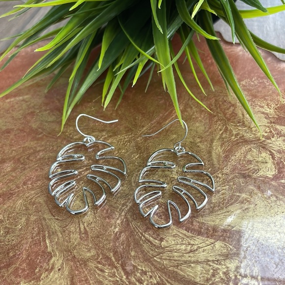 Tropical Palm Leaf Earrings. Metallic. Brand New - Picture 2 of 3